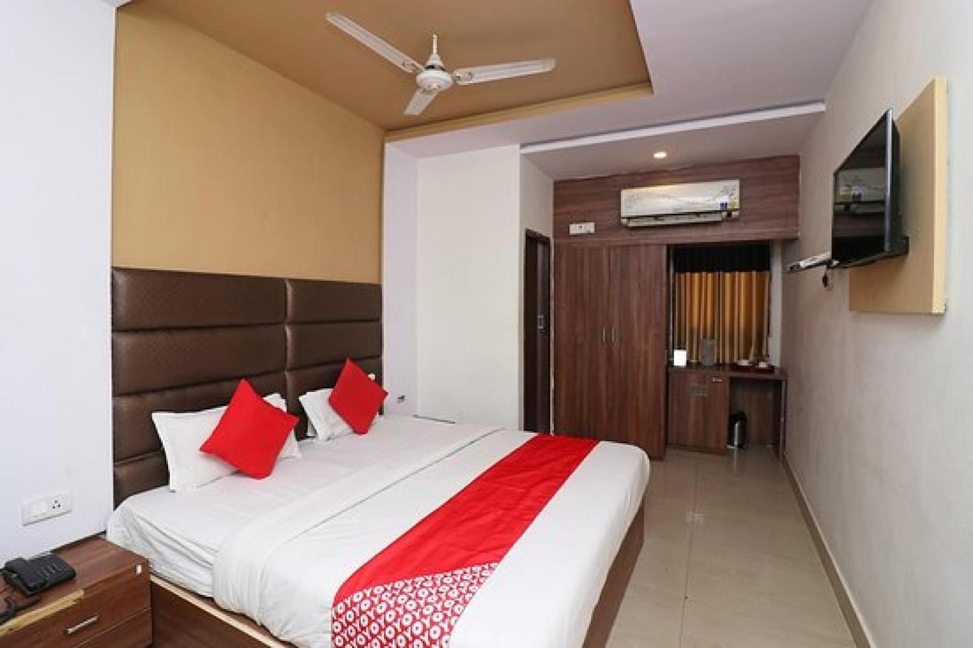 Capital O Hotel Surya Continental Lucknow Exteriör bild