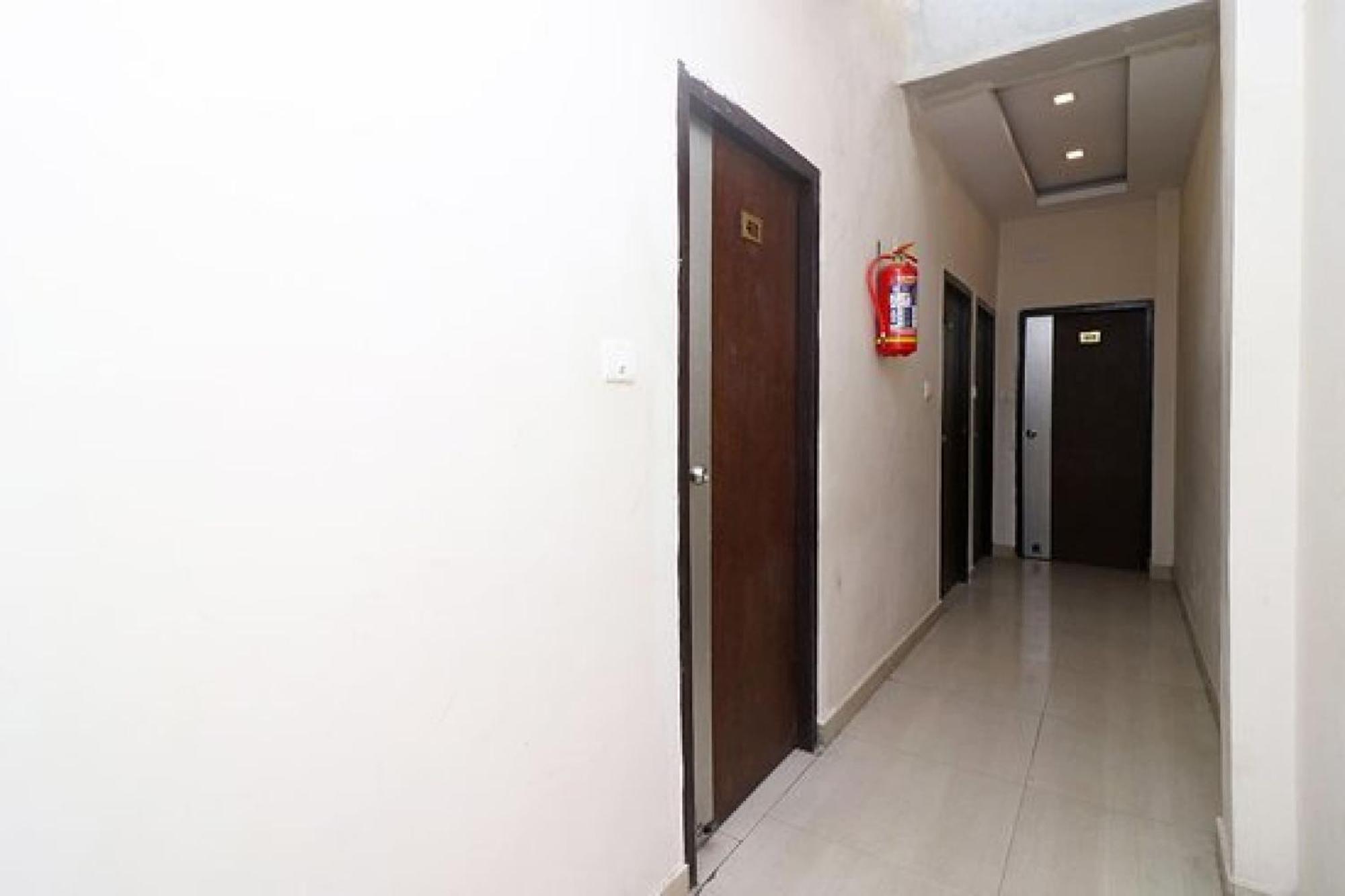 Capital O Hotel Surya Continental Lucknow Exteriör bild