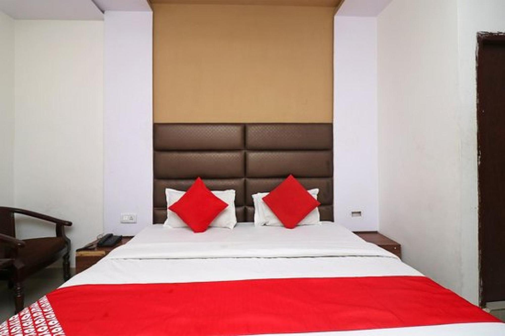 Capital O Hotel Surya Continental Lucknow Exteriör bild